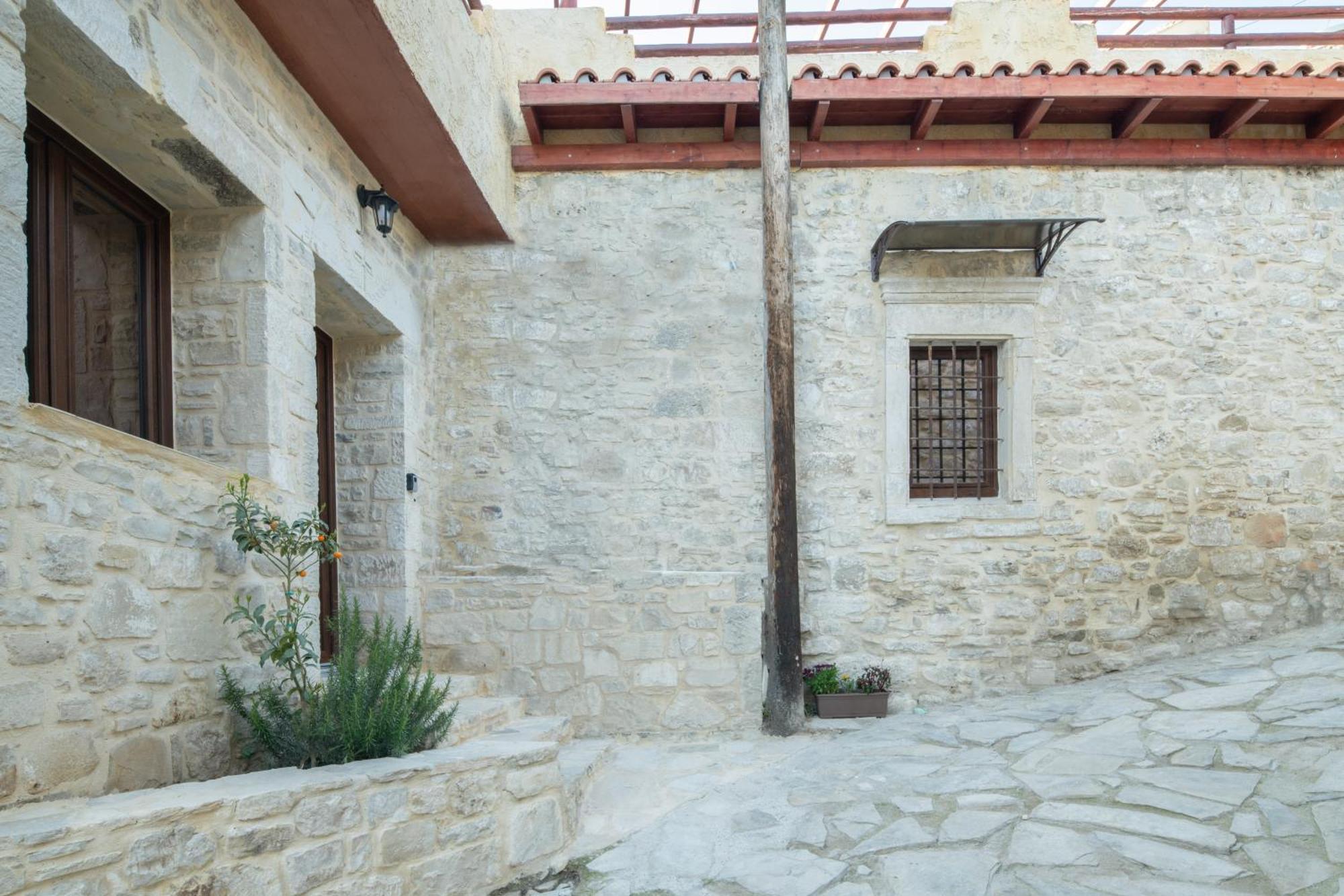 Draganigo Luxury Stone Houses 40 Min From Matala Ano Moulia Exterior photo
